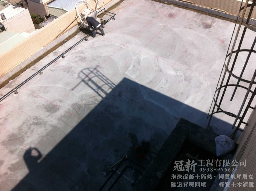 楊梅高中綜合大樓新建工程 中庭造景填高暨屋頂泡沫水泥隔熱施工