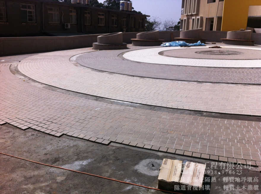 楊梅高中綜合大樓新建工程 中庭造景填高暨屋頂泡沫水泥隔熱施工